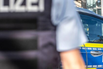 Unfall in Dinslaken: Auto trifft Jungen am Bein – nun sucht die Polizei den Fahrer