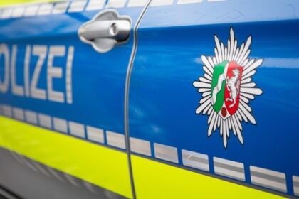 Unfall in Hünxe: E-Scooter-Fahrerin (16) stürzt – Autofahrer fährt weiter