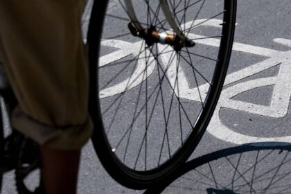 Unfallflucht in Dinslaken: 13-jährige Radfahrerin bei Unfall mit Auto leicht verletzt