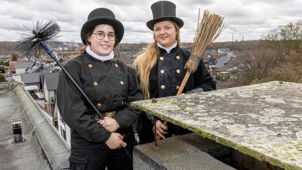 Warum diese Schornsteinfegerinnen den Menschen wirklich Glück bringen