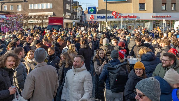 Weihnachts-Frühschoppen in Dinslaken: Straße erstmals gesperrt - so war‘s