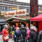 Weihnachtsmarkt auf dem Rathausplatz in Voerde: Das sagen Besucher und Händler