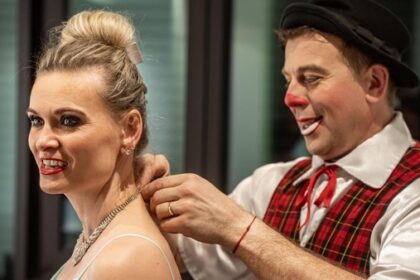 „Wintermezzo“ in Dinslaken: Liebesgeschichte hinter den Kulissen