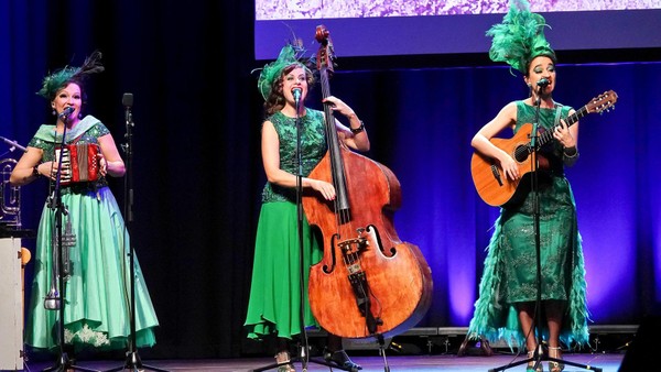 Auftritt in Dinslaken: Ein Tag am Meer mit dem Trio „Zucchini Sistaz“