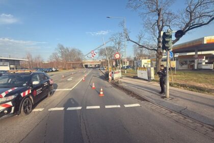 B8 in Dinslaken wieder gesperrt - und die Arbeiter werden ausgelacht