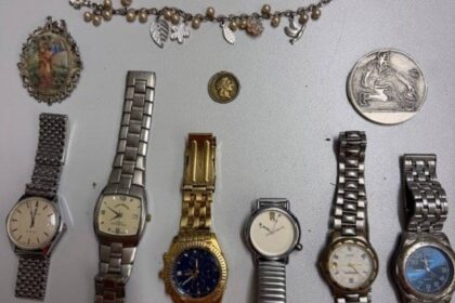 Eigentümer von gestohlenem Schmuck gesucht: Polizei erwischt Einbrecher – Richter erlässt Haftbefehl