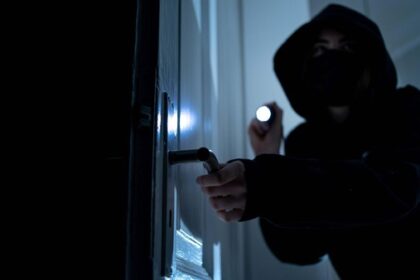 Einbrecher durchwühlen Hünxer Vereinsheim: Die Polizei sucht Zeugen