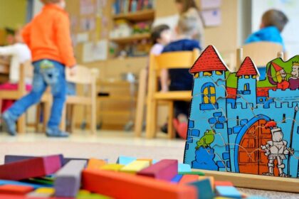 „Familien sind belasteter geworden“: Stellen Eltern immer höhere Ansprüche an Kitas, Frau Ost?
