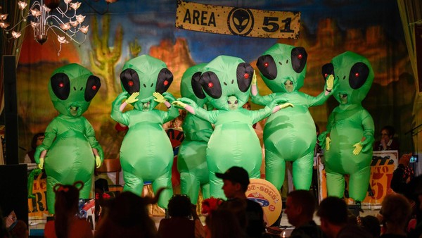 KG Rot-Gold Dinslaken: Area-51-Motto begeistert auf galaktischer Sitzung