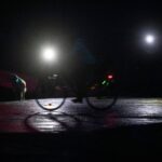 Pkw in Dinslaken beschädigt: Radfahrer fährt vor Auto und flüchtet