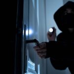 Polizei Dinslaken bittet um Hinweise nach Einbruch in ein Zweifamilienhaus