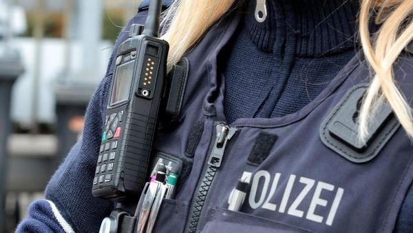 Polizei kontrolliert 182 Leute in Dinslakener Innenstadt - das kam dabei heraus