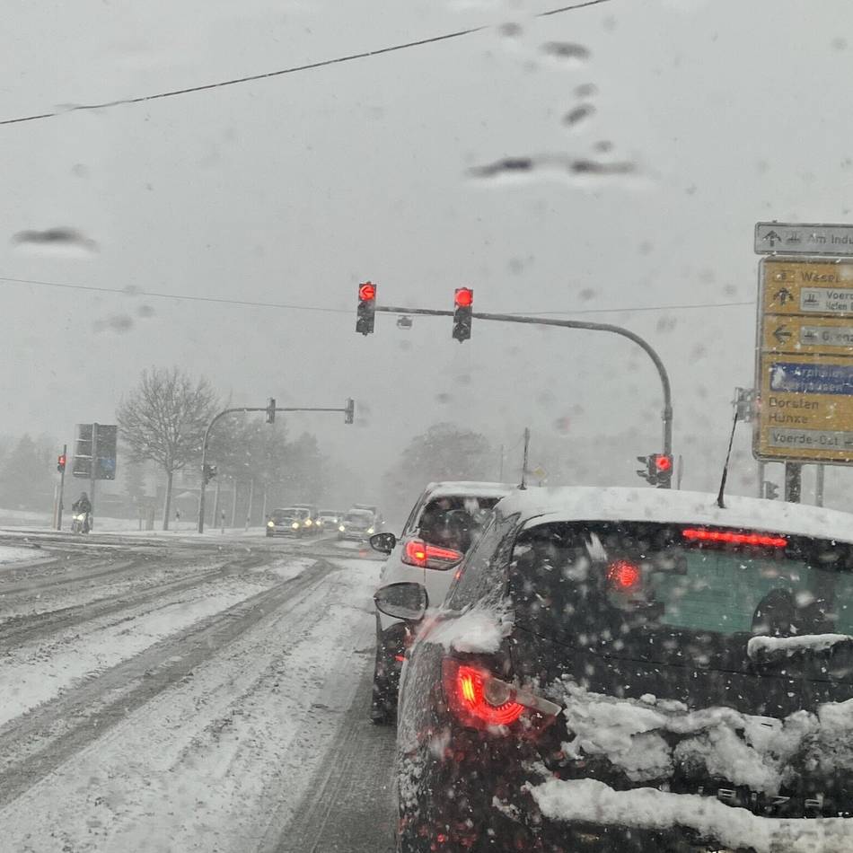 Schnee im Kreis Wesel: Glatte Straßen – 30 Unfälle in nur einer Stunde