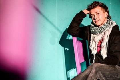 Theaterstück „Müsli vor dem offenen Kühlschrank“ thematisiert queere Themen