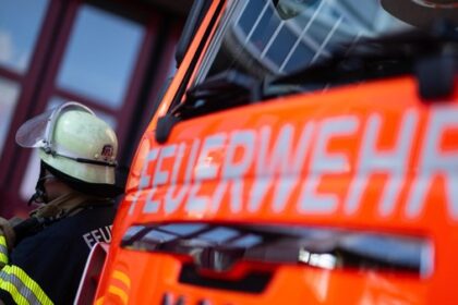 Verrauchung in Produktionshalle: Einsatz für alle Dinslakener Feuerwehreinheiten