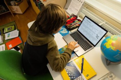 Wegen Unwetterwarnung: Schulen in Dinslaken gehen in den Distanzunterricht