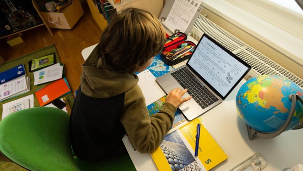 Wegen Unwetterwarnung: Schulen in Dinslaken gehen in den Distanzunterricht