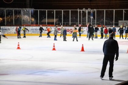 „White Sensation on Ice“ in Dinslaken: Wenn die Eissporthalle zur Rave-Zone wird