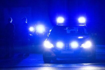 B8 in Voerde: 18-jähriger E-Scooterfahrer aus Wesel nach Unfall gestorben