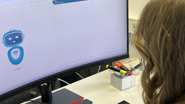 Digitales Angebot für Bürger der Stadt Voerde: So hilft der Chatbot „Voerdi“ weiter