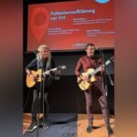Dinslakener Apotheker rockt in Berlin - mit „Masked Singer“-Vocalcoach
