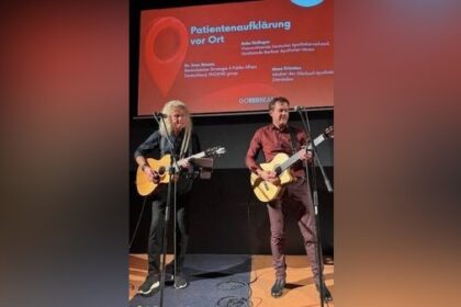 Dinslakener Apotheker rockt in Berlin - mit „Masked Singer“-Vocalcoach