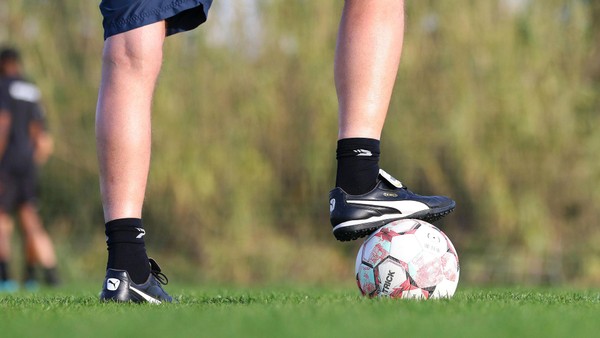 Eskalation in der Kreisliga: Spieler gehen in Duisburg aufeinander los