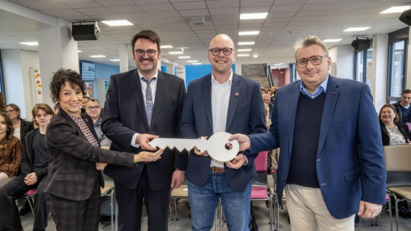 Hiesfelder Gymnasium offiziell eingeweiht: „Etwas Besonderes für den Stadtteil“