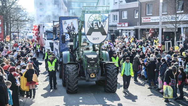 Karnevalszug in Voerde: Sperrungen, Glasverbot – was Besucher wissen müssen