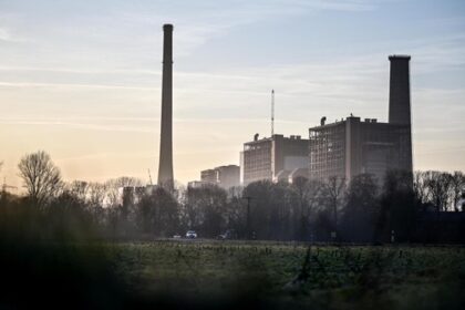 Kraftwerk Voerde: Rückbauarbeiten – so soll der dritte Kamin verschwinden