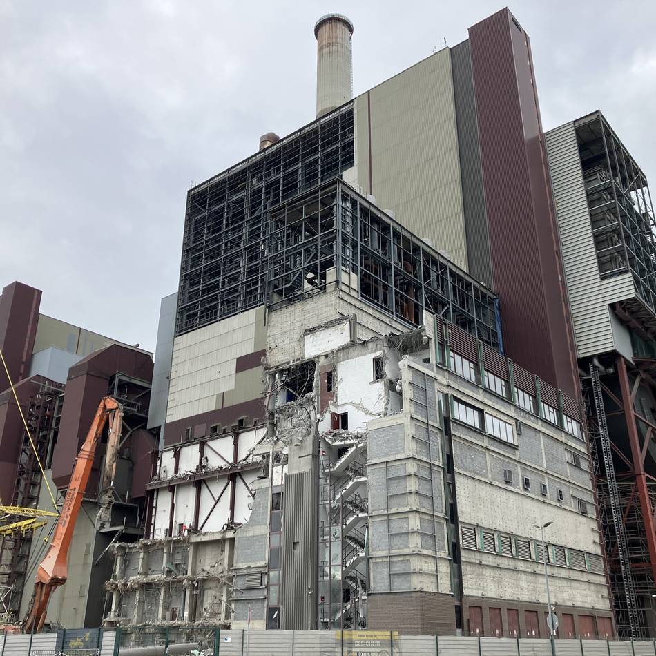 Kraftwerks-Abriss in Voerde: „Wie komme ich jetzt noch rückwärts aus meiner Einfahrt?“