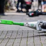 Nach Unfall in Dinslaken: E-Scooter-Fahrer verletzt – Auto fährt einfach weiter