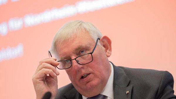 Pflege zu teuer für Angehörige: Dinslakener Firma lädt NRW-Minister Laumann ein