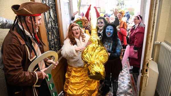 Rathaussturm in Hünxe 2026: Möhnen erobern mit Hollywood-Power die Verwaltung