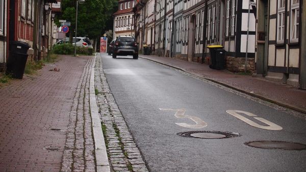 Tempo 30 in Hünxe: Straßen sollen zusätzliche Markierungen bekommen