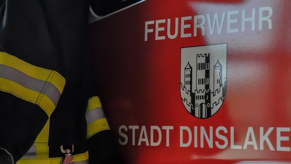 Verpuffung in Gastherme: Feuerwehr Dinslaken im Einsatz - Lob für Anwohner