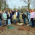 Am GHG in Dinslaken: Schwengelpumpe eingeweiht – „Den Hahn aufdrehen kann ja jeder“