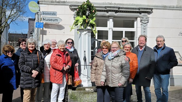 Aus Liebe zur Heimat: Darum hat die Wöllepump eine Osterkrone auf