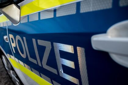 B8 in Dinslaken vor der Bahnbrücke gesperrt: Das war der Grund