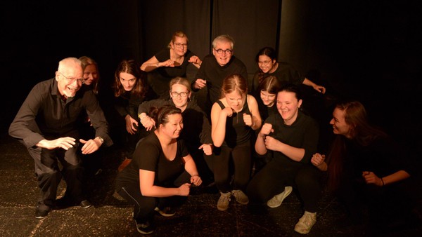 Dinslaken: CrossClub präsentiert Premiere des Stücks „Spuren“ am Tenterhof