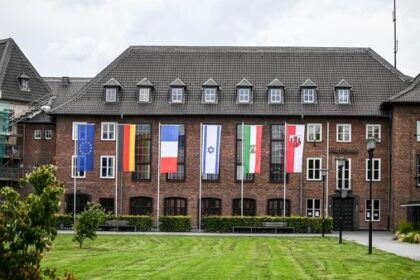 Dinslaken: Rat entscheidet über Haushalt 2026 und Bebauung der Trabrennbahn