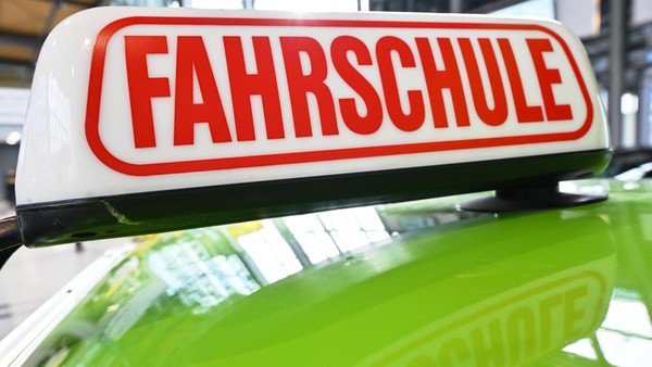 Dinslakener Fahrschulen kritisieren geplante Laienausbildung – was dahintersteckt