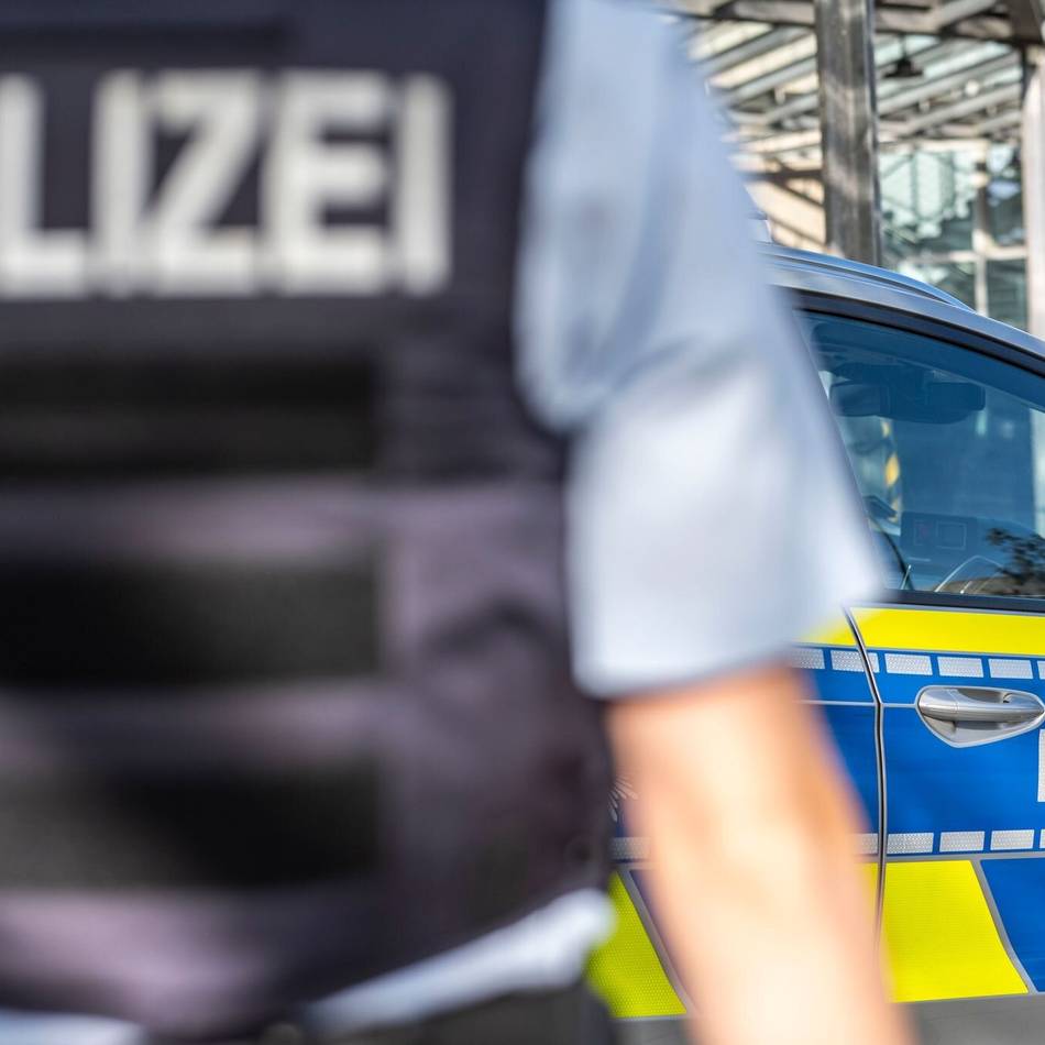 Dinslakener Innenstadt: Einbruch in zwei Geschäfte an der Bahnstraße