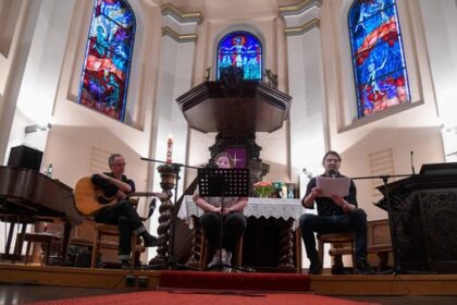 Dinslakener Kulturreihe endet mit dem Programm „Jetzt pfiff auch die Lokomotive“