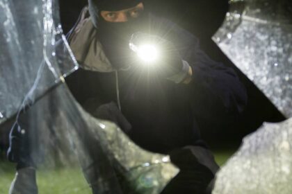 Einbruch in Voerde: Hausbewohner beobachtet Einbrecher bei seiner Flucht