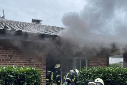 Einsatz für die Dinslakener Feuerwehr am Carolinenweg – der Grund