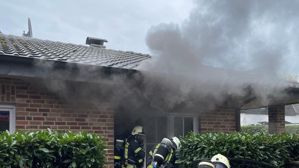 Einsatz für die Dinslakener Feuerwehr am Carolinenweg – der Grund