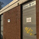 Fäkalien am Boden und an Wänden: Ekelzustände in Dinslakener Bahnhofstoilette