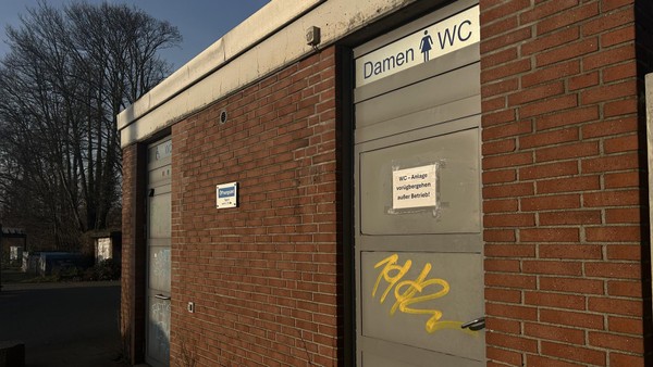 Fäkalien am Boden und an Wänden: Ekelzustände in Dinslakener Bahnhofstoilette