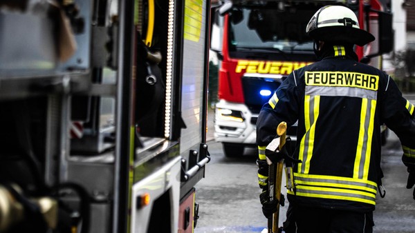 Feuer in Dinslakener Kleingarten: Zwei Parzellen brannten lichterloh